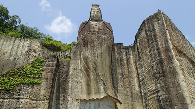 宇都宮の餃子像、ルーツは平安時代の石仏