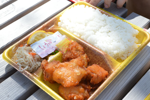 静岡のローカルチェーン「お弁当どんどん」のから揚げ弁当はご飯が食べたくなる
