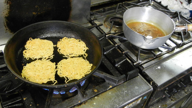 鳥取の牛骨ラーメンバーガーを食べに行く