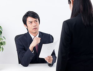 現職の引継ぎがあり今すぐにやめることができない・・・のイメージ画像