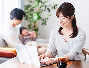 主婦（主夫）歓迎の仕事を探す人のイメージ画像